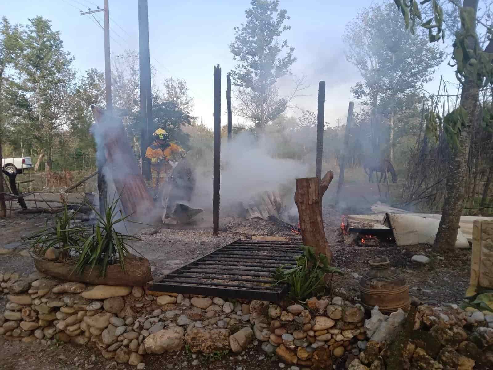 Una intensa movilización de los puestos de socorro se registró en el municipio de Montemorelos, al reportarse el incendio de una vivienda