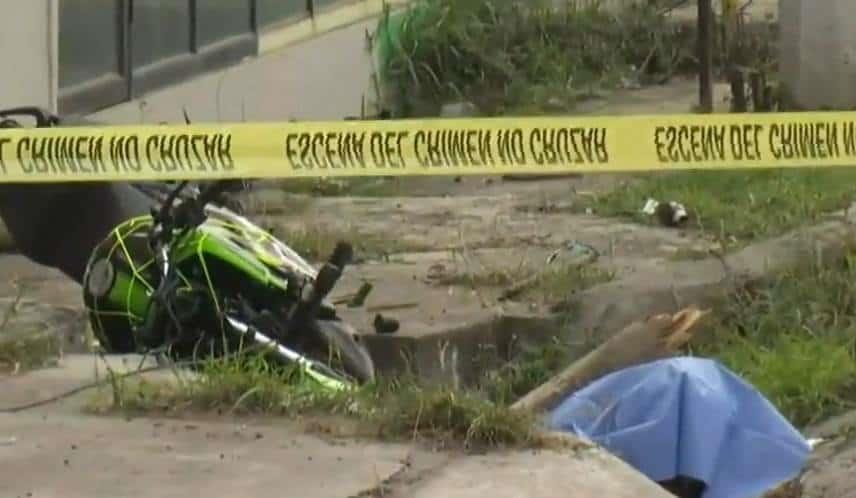 Fallece motociclista tras impactarse contra poste