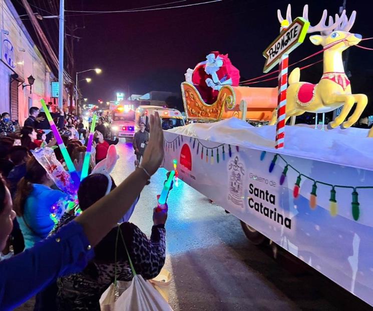 Asisten 40 mil almas a desfile de Santa Catarina
