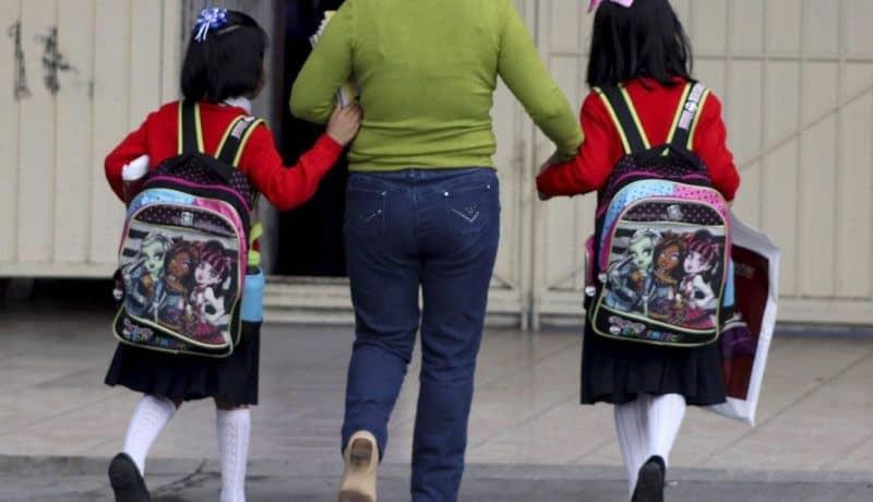 Los daños que pueden ocasionar mochilas pesadas a alumnos