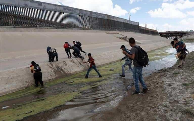 Declaran emergencia  en El Paso por migrantes