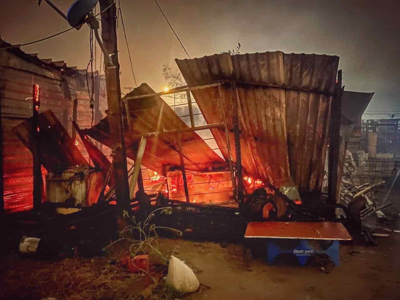 Tres tejabanes, al parecer abandonados, se incendiaron ayer en calles de la Colonia Periodistas de México