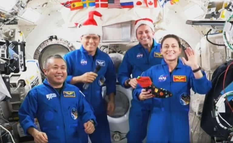 Desde la EEI, astronautas de NASA desean una feliz Navidad