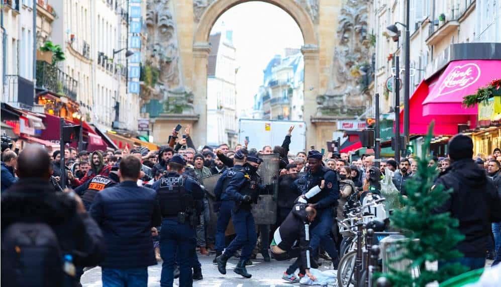 Ataque racista en París deja tres muertos