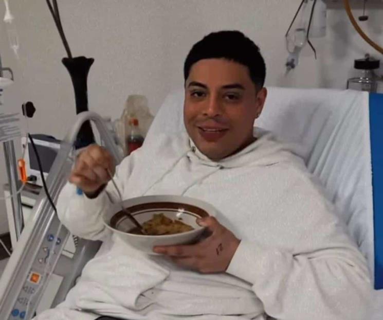 Eduin Caz alerta a fans tras aparecer en cama de hospital