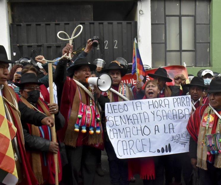 Embajada pide a mexicanos alejarse de protestas en Bolivia