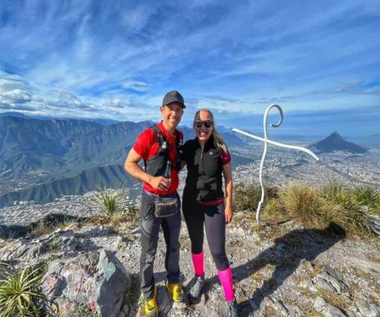 Cumple regio récord escalando Cerro de la Silla