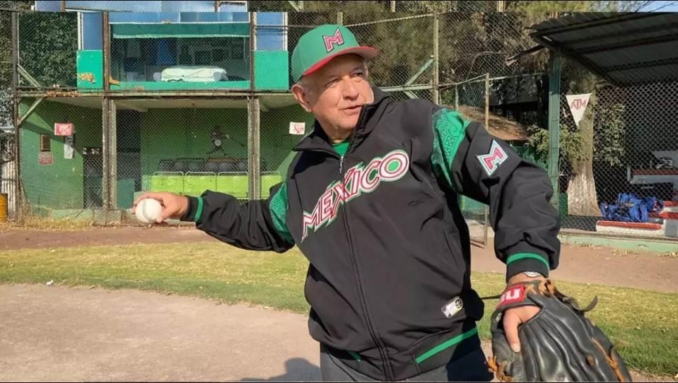 López Obrador presume su primer partido de beisbol del 2023