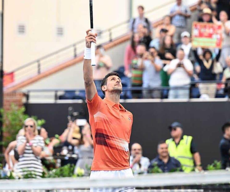 Avanza Djokovic con sufrimiento en Torneo de Adelaida