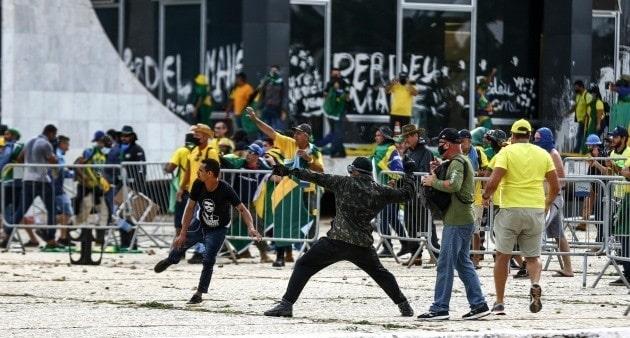 Incitan golpe militar contra Lula
