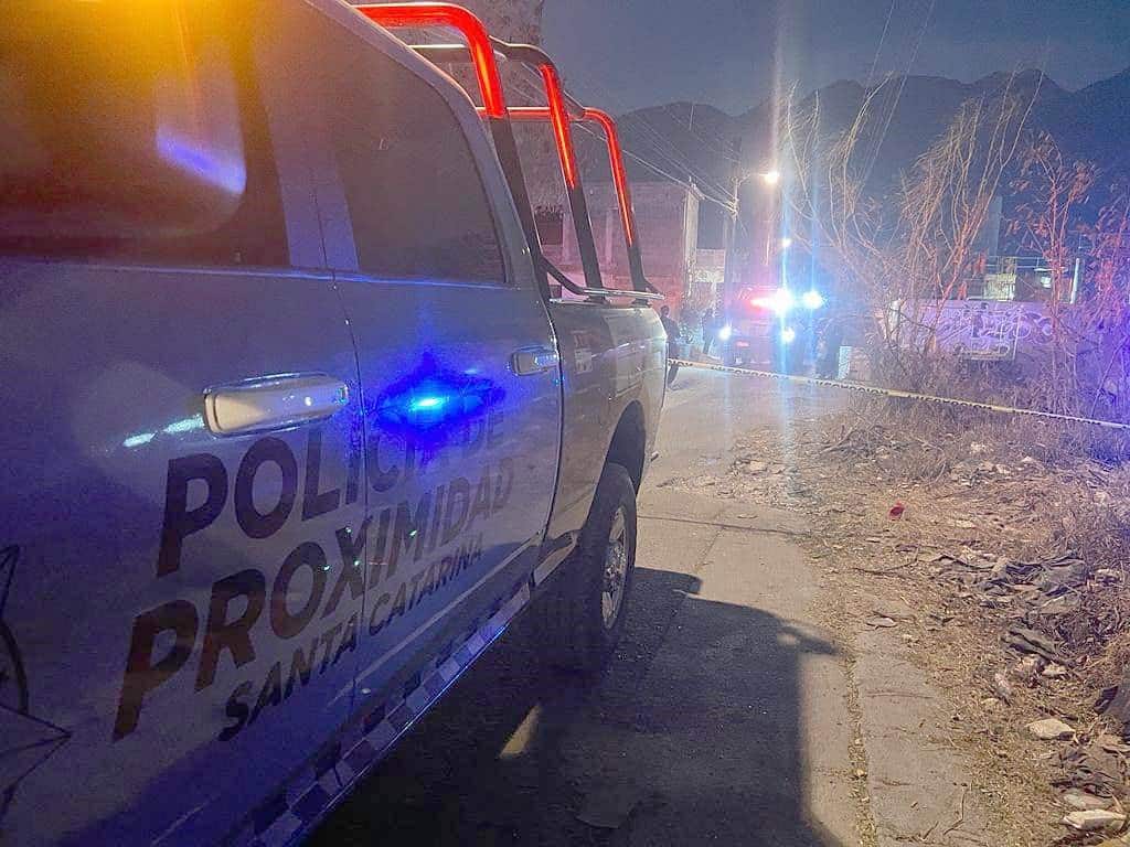 Luego de ser atacado con un arma larga cuando se desplazaba en su vehículo, un hombre fue llevado a un hospital donde al ingresar murió, en Santa Catarina