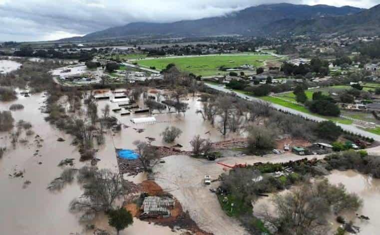 Inundan intensas lluvias a California; van 19 muertes