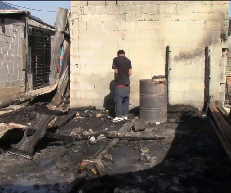 Consume incendio viviendas en Juárez