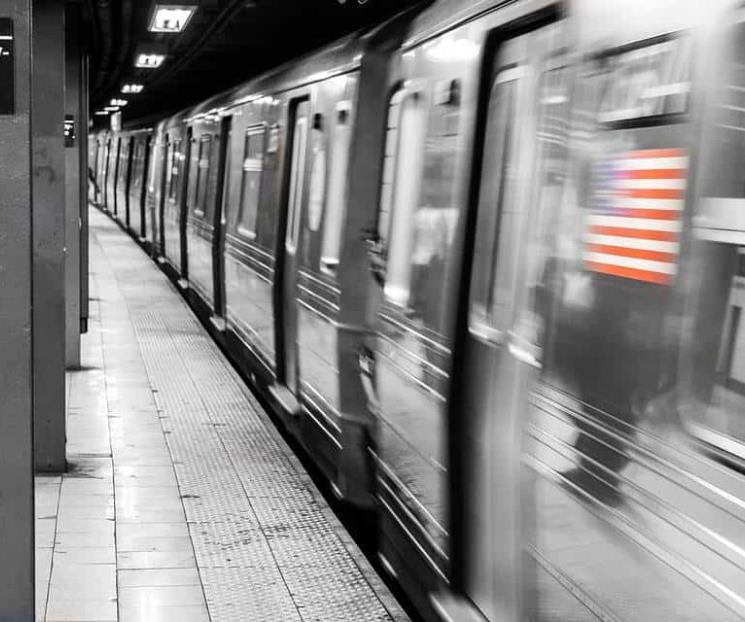 Hombre muere tras ser empujado a las vías del Metro en NY