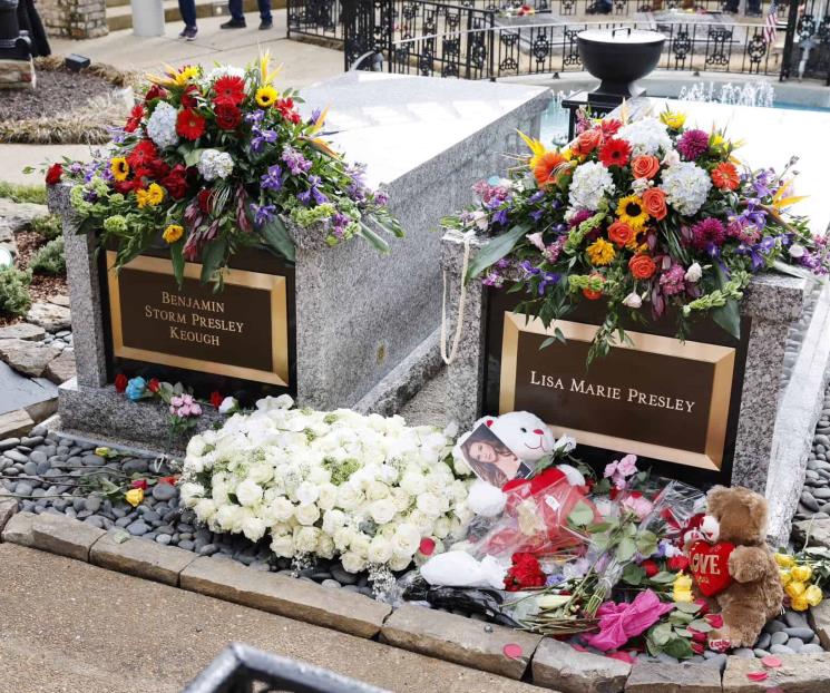Rinden tributo a Lisa Marie Presley en Graceland