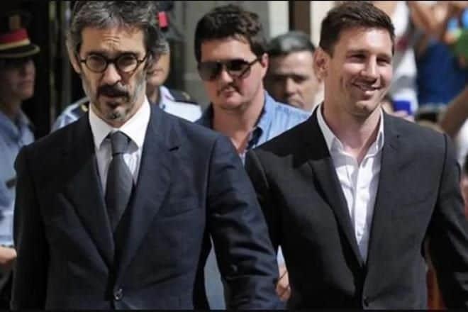Contrata Dani Alves a abogado de Messi