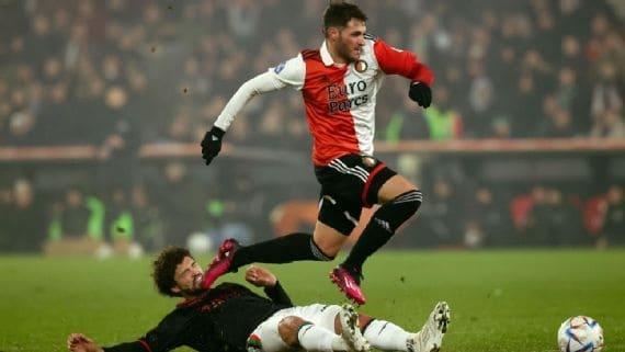Tiene Santi Giménez buena actuación en triunfo del Feyenoord