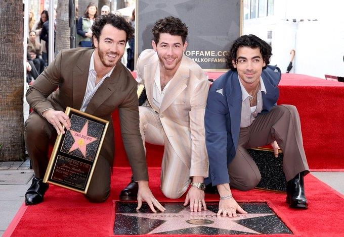 Jonas Brothers ya tienen su estrella en el Paseo de la Fama