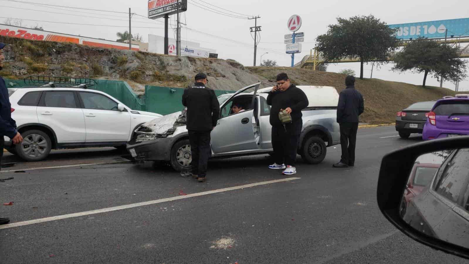 Queda conductor prensado en volcadura