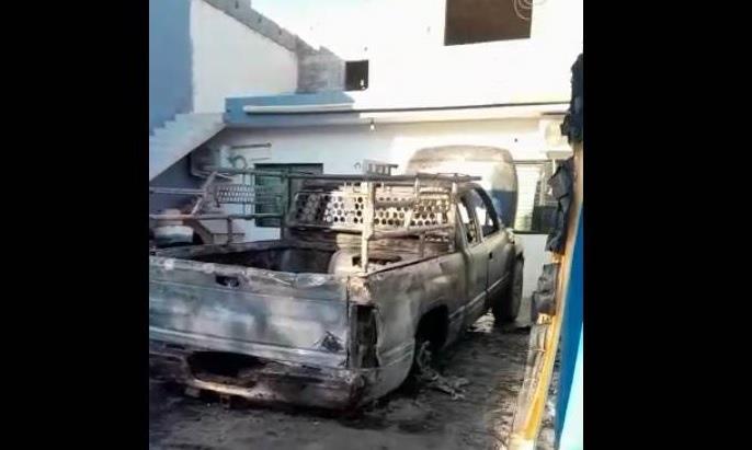 Incendio consume camioneta en Juárez