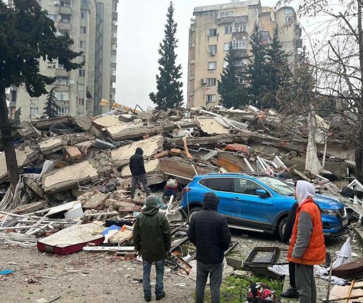 Más de 4,300 muertos tras terremoto en Turquía y Siria