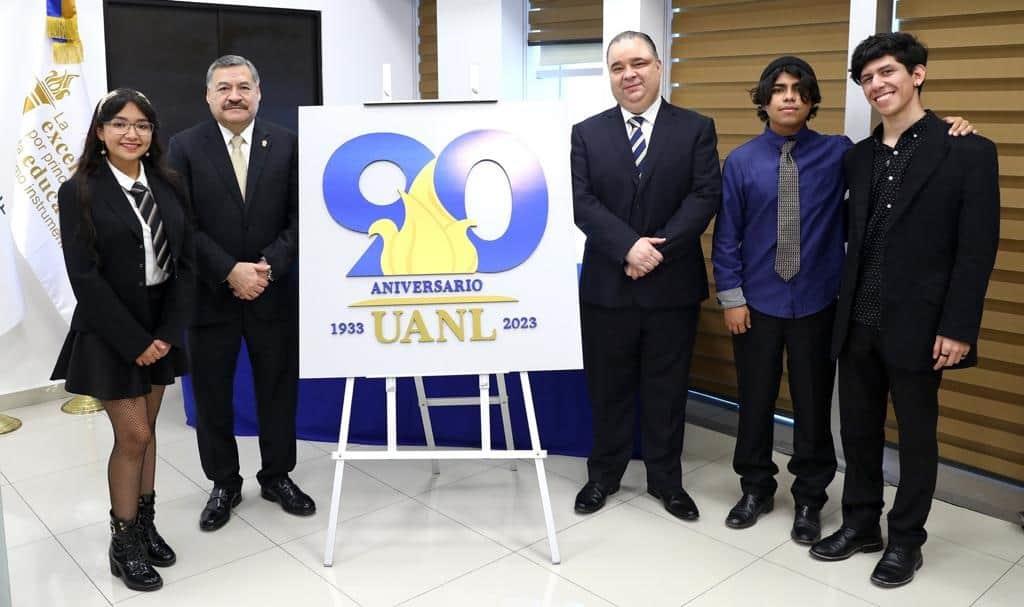 Presenta UANL el logotipo de su 90 aniversario