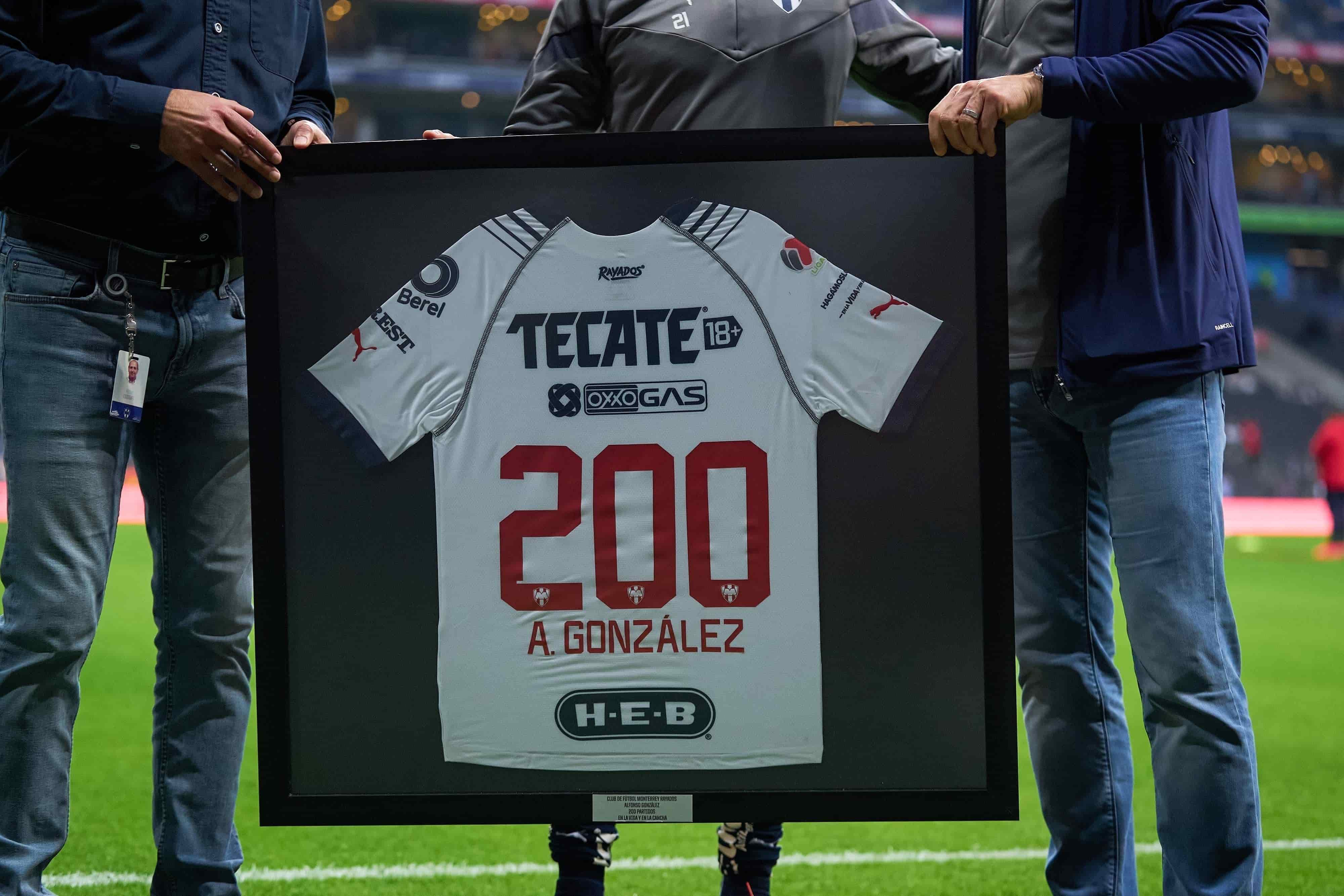 Alfonso González es reconocido por llegar a 200 partidos con Rayados.