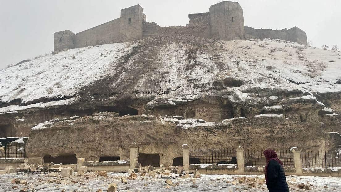 Terremoto tira castillo de casi 2 mil años de antigüedad