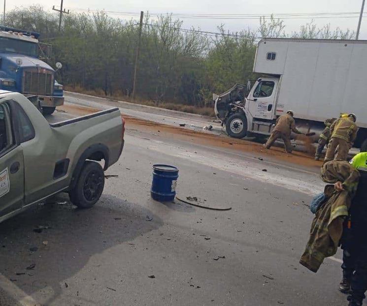 Muere conductor tras impacto con camión de carga en García