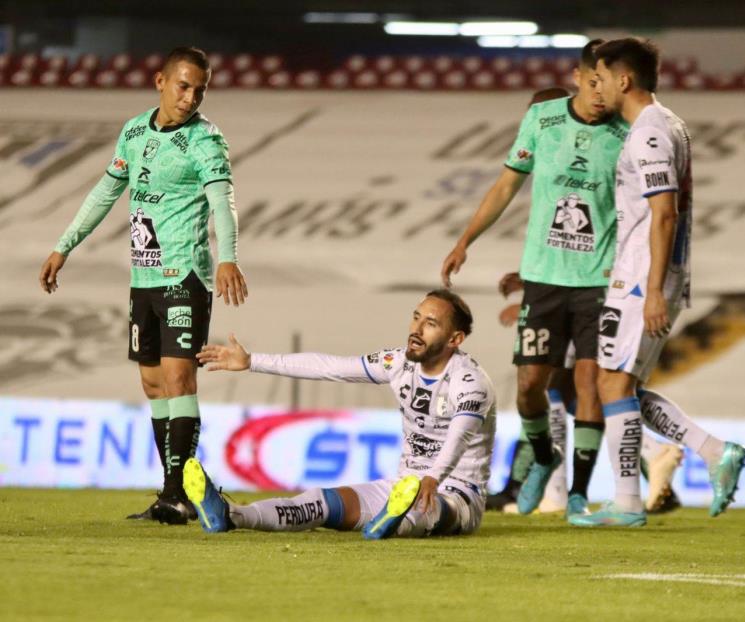 Despluma León a los Gallos