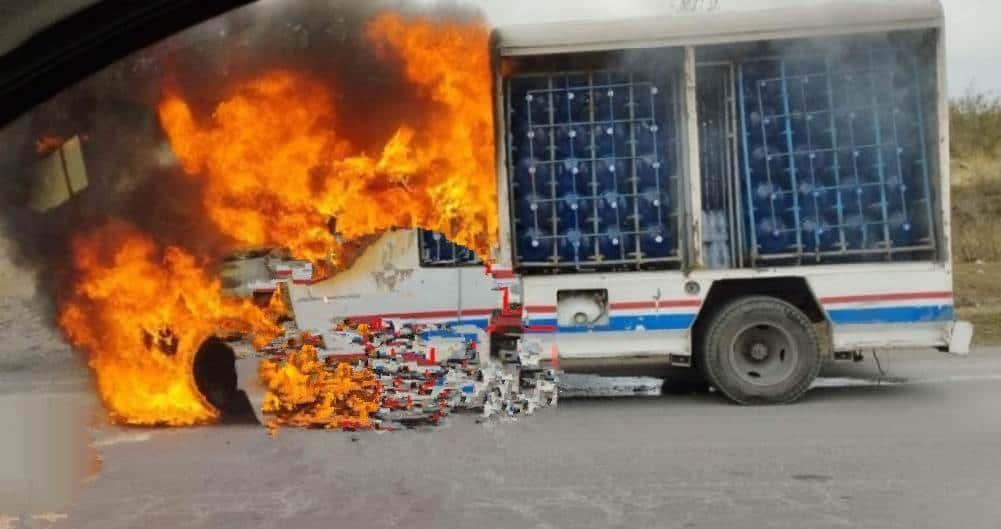 Acaba incendio con camión repartidor