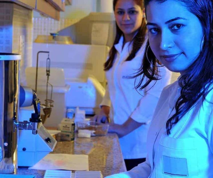 Incentiva TEC NL a ser mujeres de ciencia e ingeniería