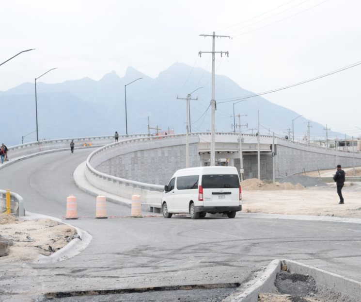 Supervisa Paco Treviño reparación de puente vehicular