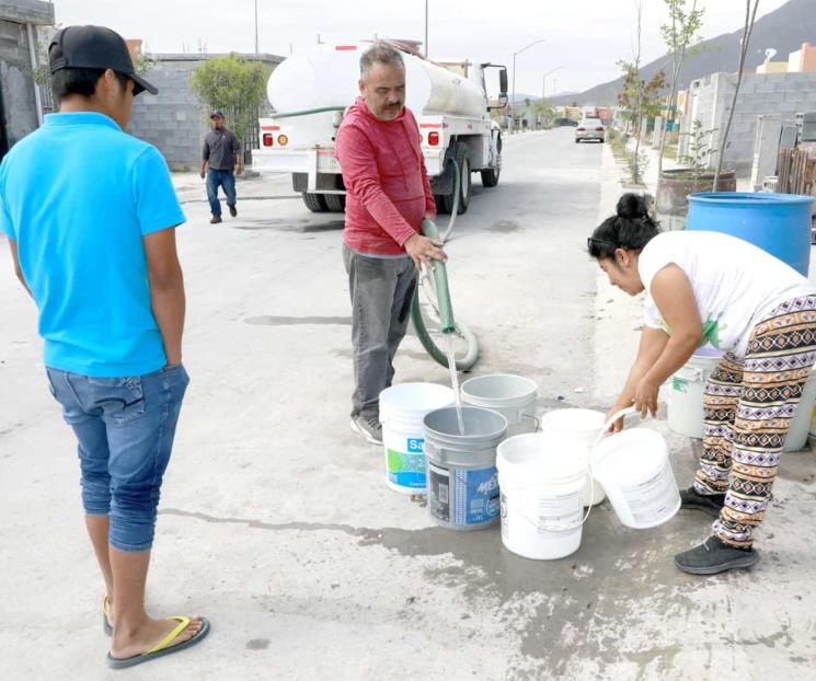 Apoya Escobedo a colonias sin agua