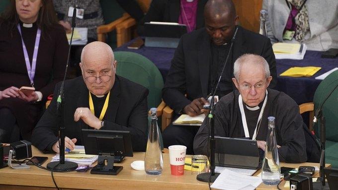 Podrán sacerdotes británicos bendecir uniones gay