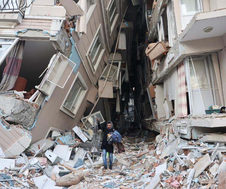 Suman Turquía y Siria más de 20 mil muertos