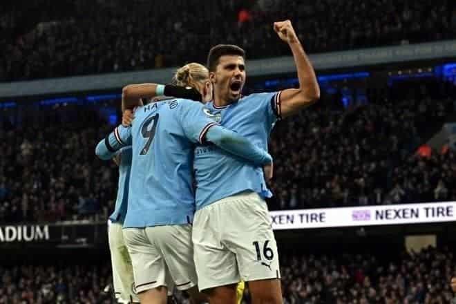 Gana el City y le meten presión al líder Arsenal