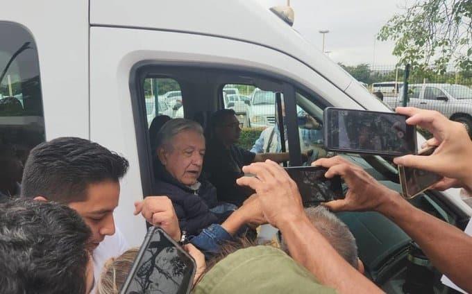 AMLO llega a Tabasco; se reunirá con funcionarios del Banco