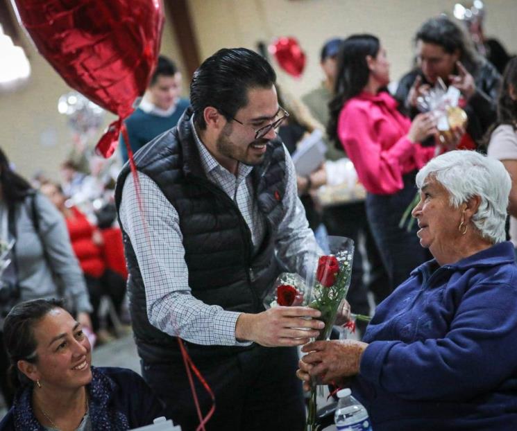 Festejan adultos mayores de Santiago el 14 de febrero