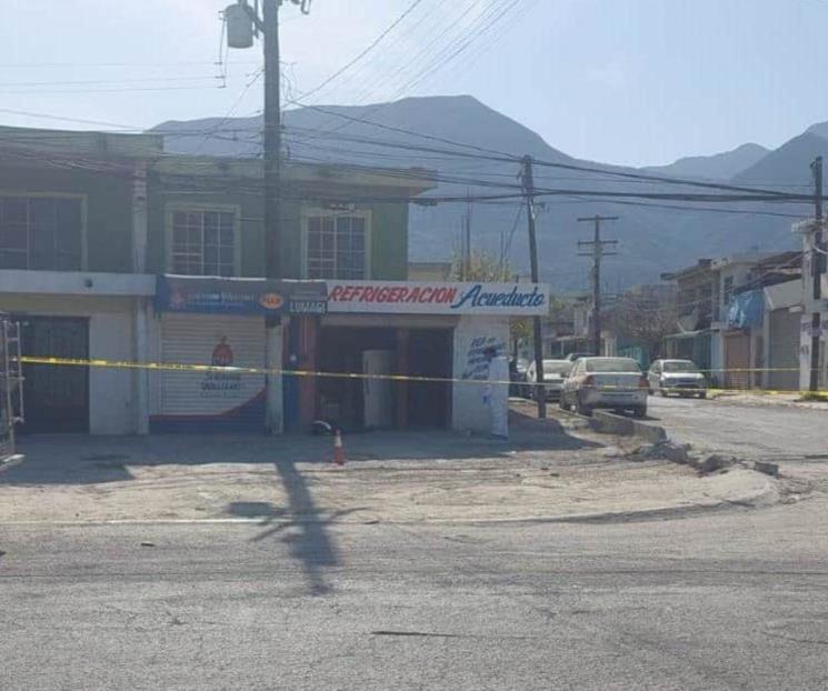 Lo asesinan afuera de negocio en Juárez