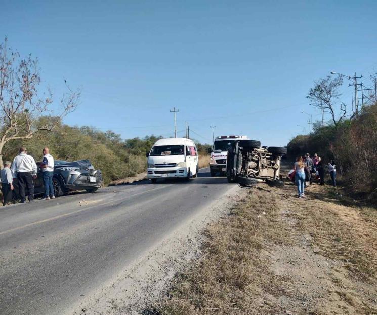 Deja choque frontal dos heridos