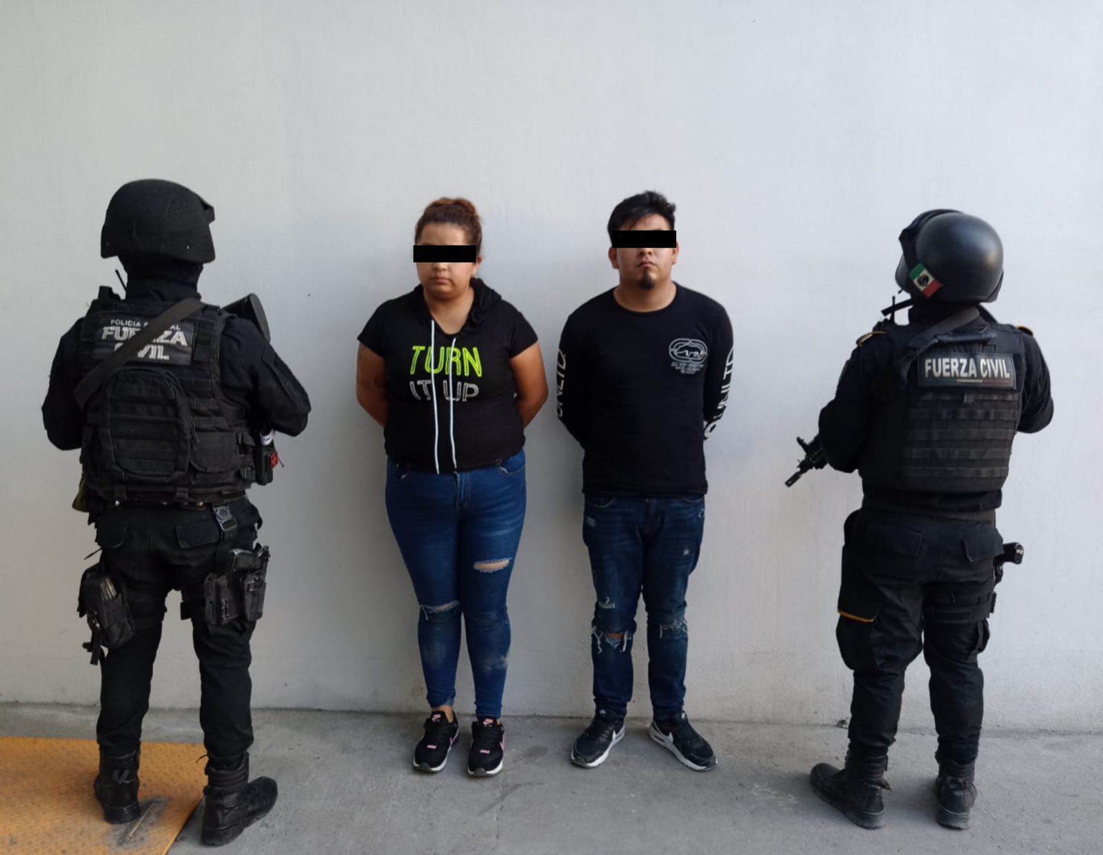 Dos presuntos narcodistribuidores fueron detenidos bajo una intensa movilización policiaca, que se registró en el interior del Motel Canarias