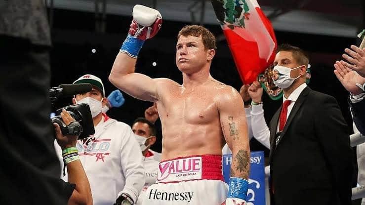 Sigue Canelo barajeando opciones para pelear en México