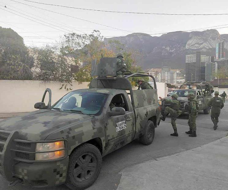 Patrullan Ejército y Policía municipal calles de SC