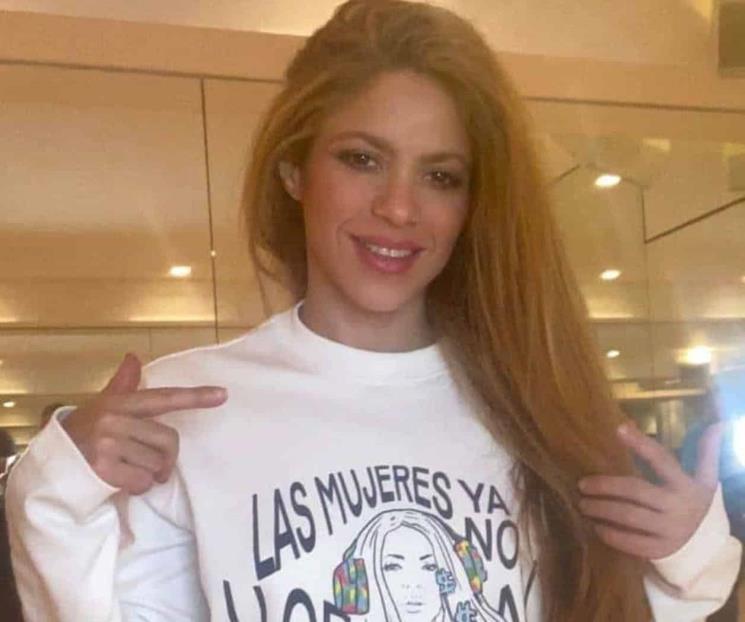 Shakira sigue facturando; pone a la venta sudadera con frase