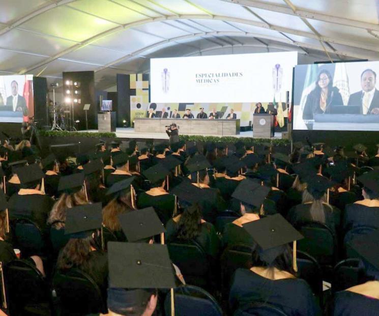 Se gradúan 567 especialistas de la Salud de la Udem