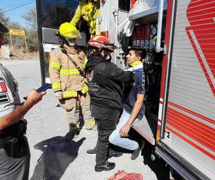 Chocan camioneta y auto; hay 4 heridos