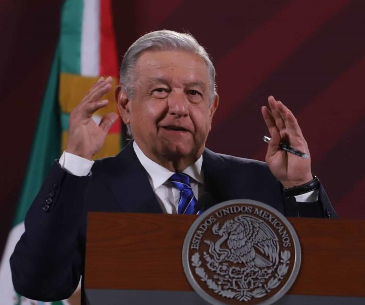 Es como un striptease político, AMLO sobre unión PRI y PAN