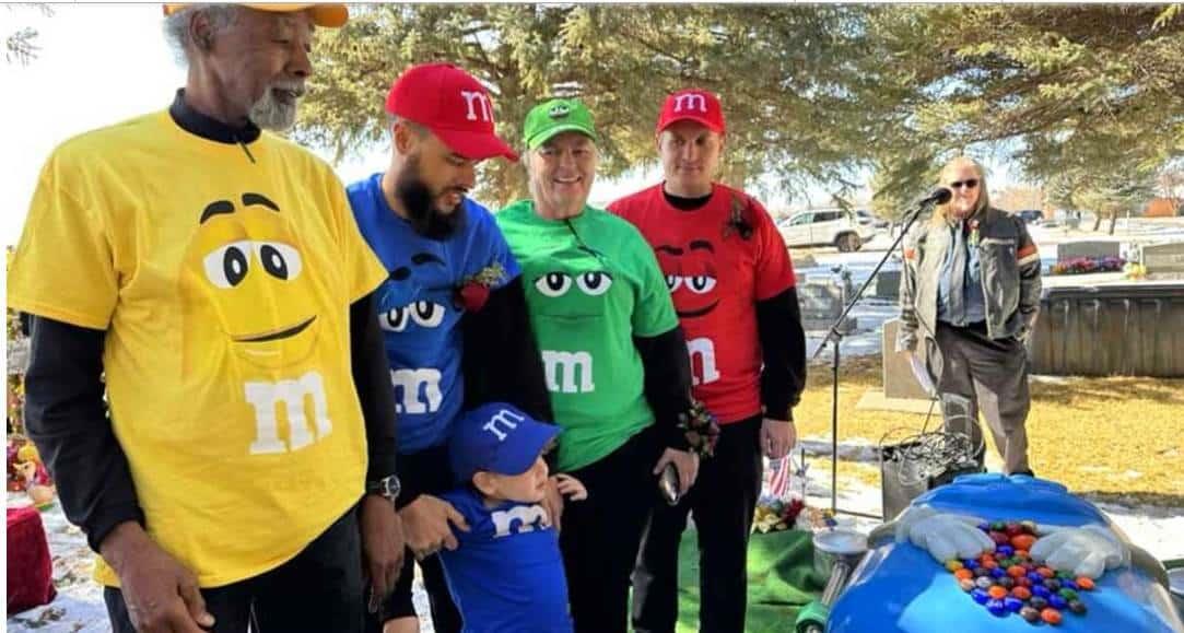 Entierran a abuela en Estados Unidos con ataúd de M&Ms