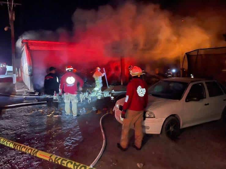 Perdidas millonarias fue el saldo que dejó, un incendio registrado en una bodega distribuidora de cerveza, en Montemorelos